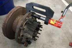 トラックタイヤスクリューインストーラー